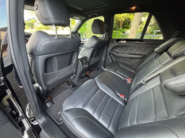 Used 2012 Mercedes-Benz ML 63 AMG 4MATIC w/ AMG Performance Pkg image 31