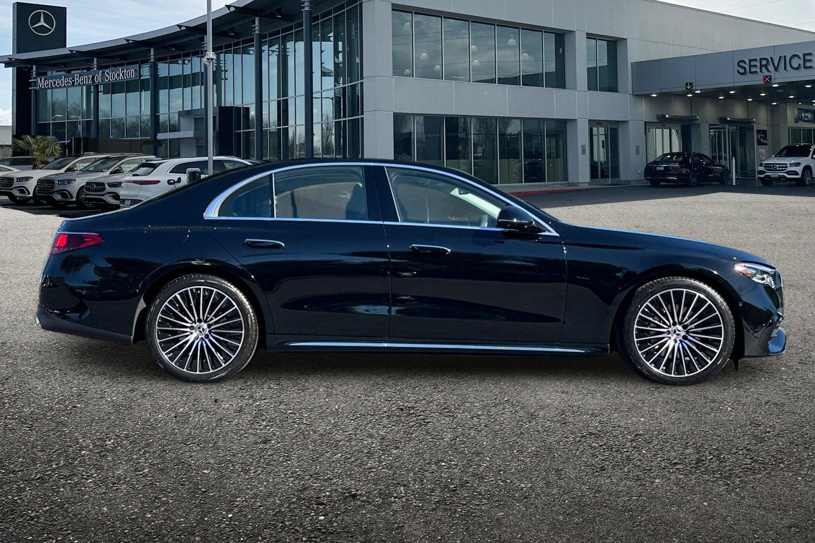 New 2026 Mercedes-Benz E 350 4MATIC Sedan image 3