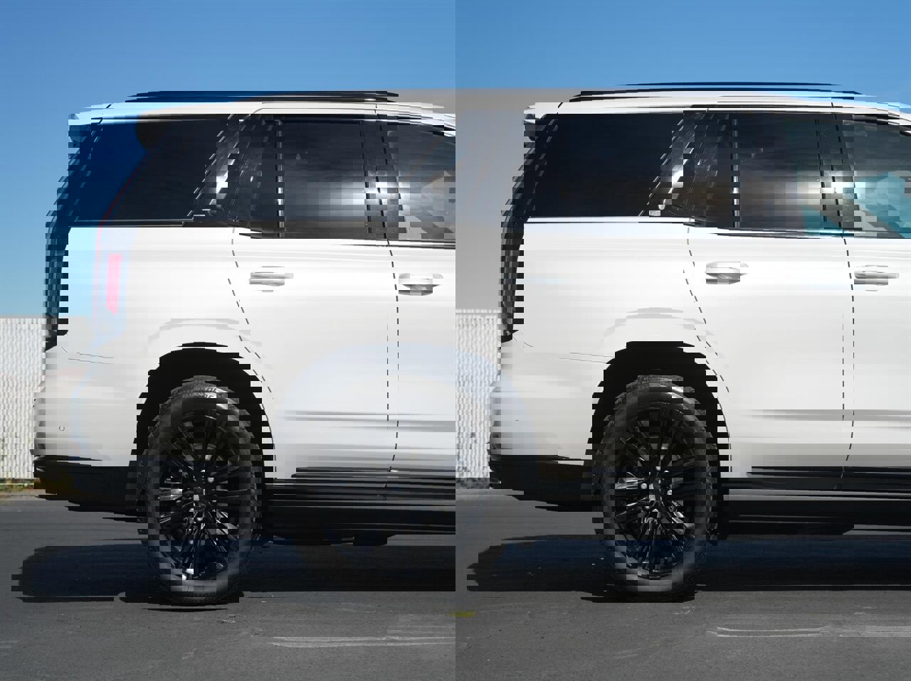 Used 2022 Cadillac Escalade Sport Platinum w/ Heavy-Duty Trailer Package image 9