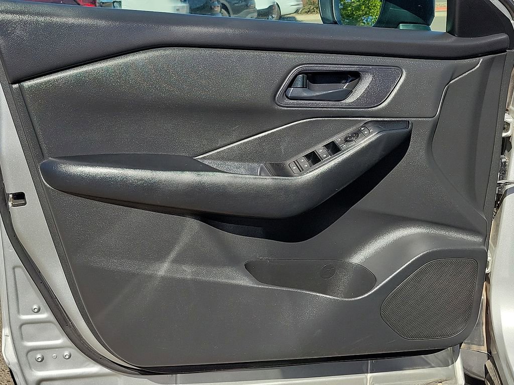 Used 2024 Nissan Rogue S AWD/4WD image 18