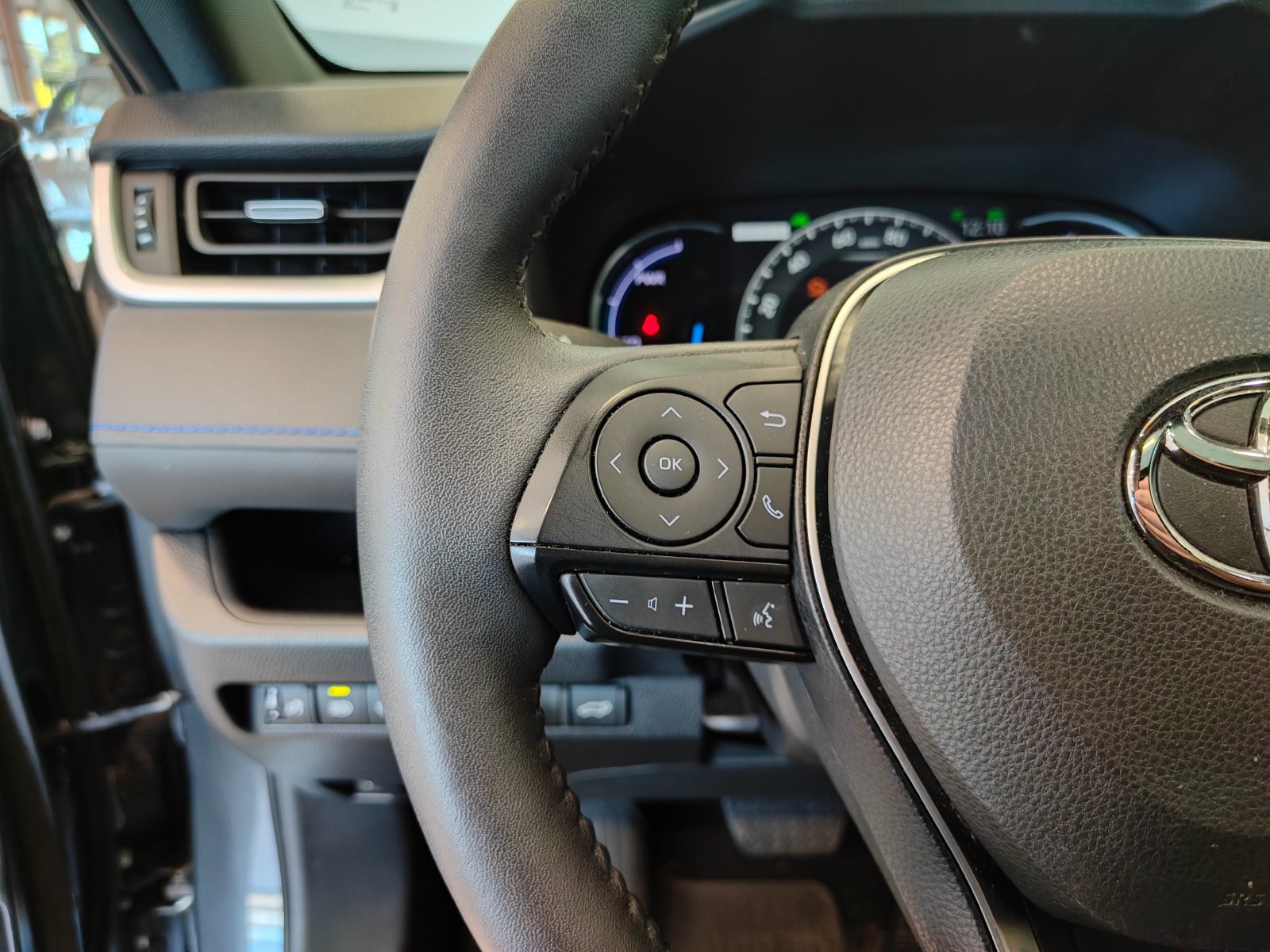 Used 2024 Toyota RAV4 XSE w/ Weather Package AWD/4WD image 11