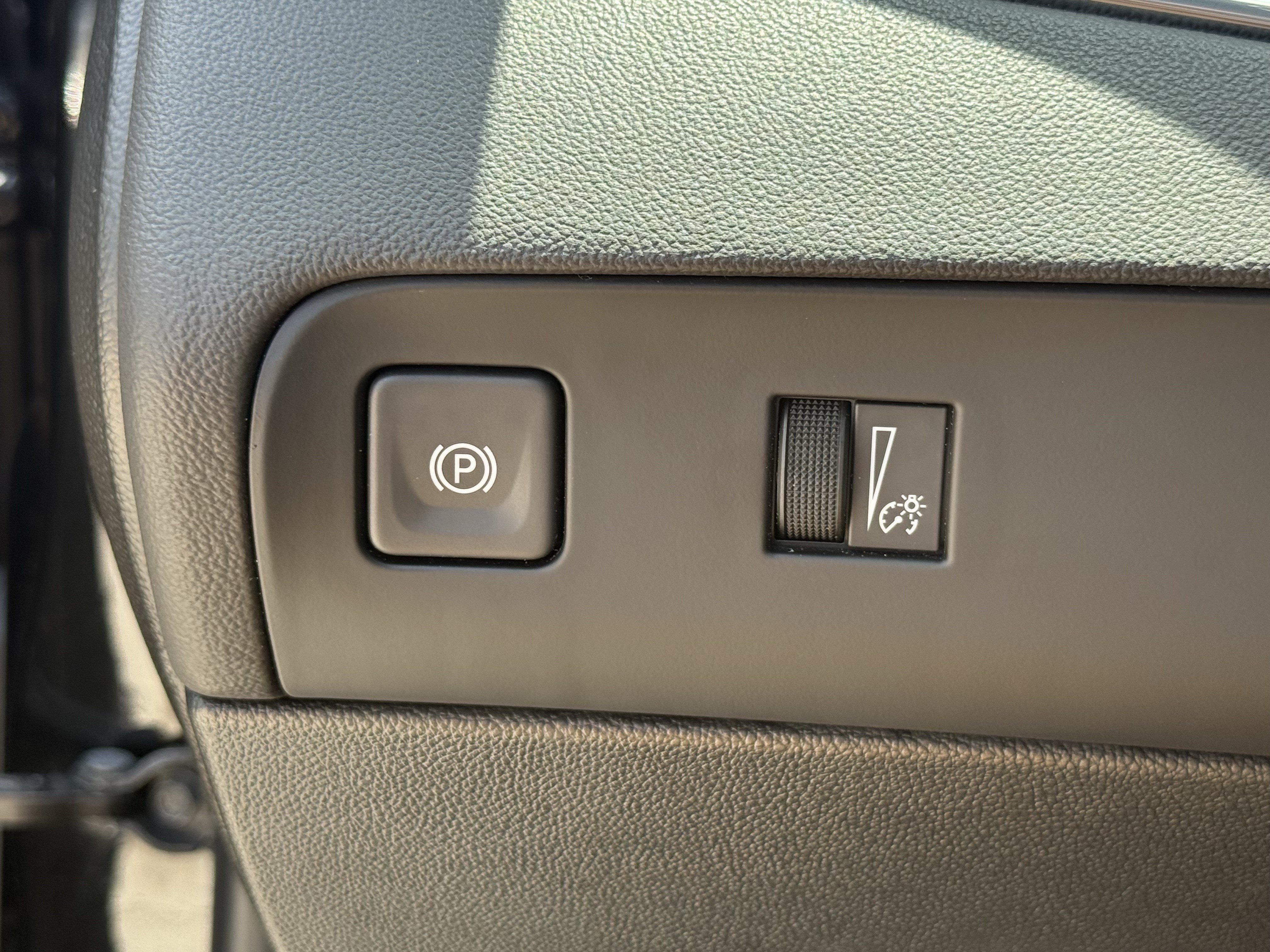 Used 2024 Buick Enclave Essence w/ Sport Touring Edition FWD image 25