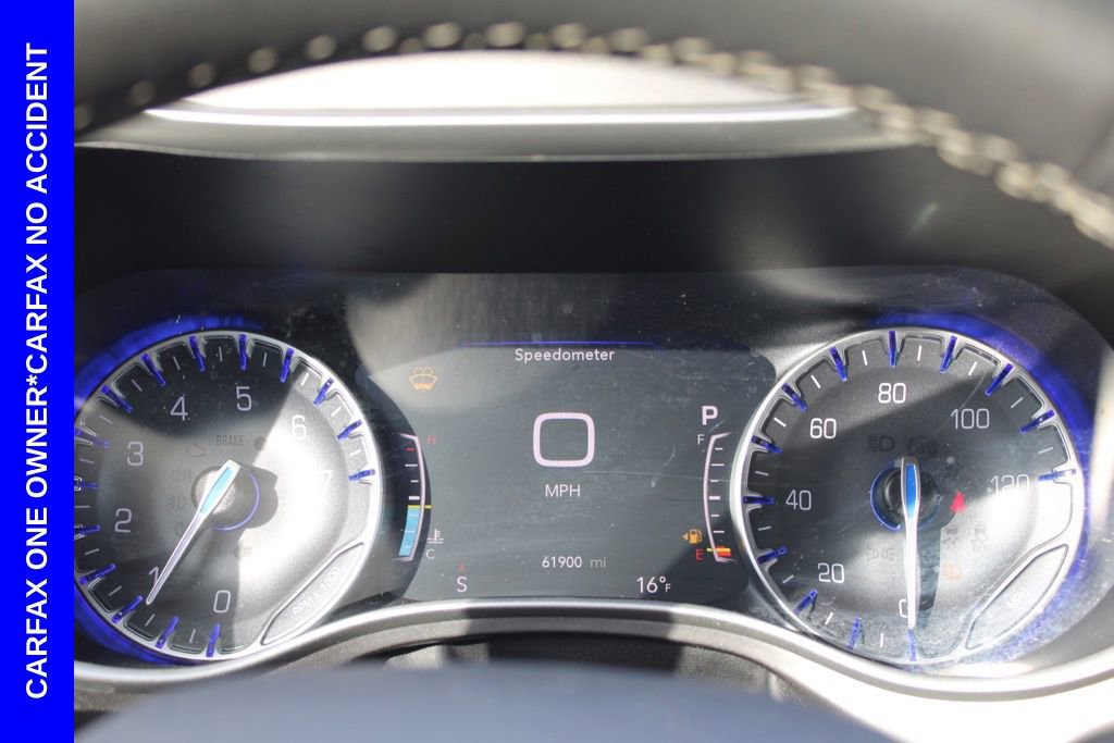 Used 2023 Chrysler Pacifica Touring-L image 35