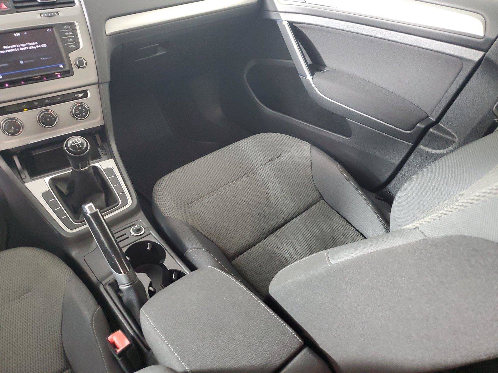 Used 2017 Volkswagen Golf 4-Door FWD image 16