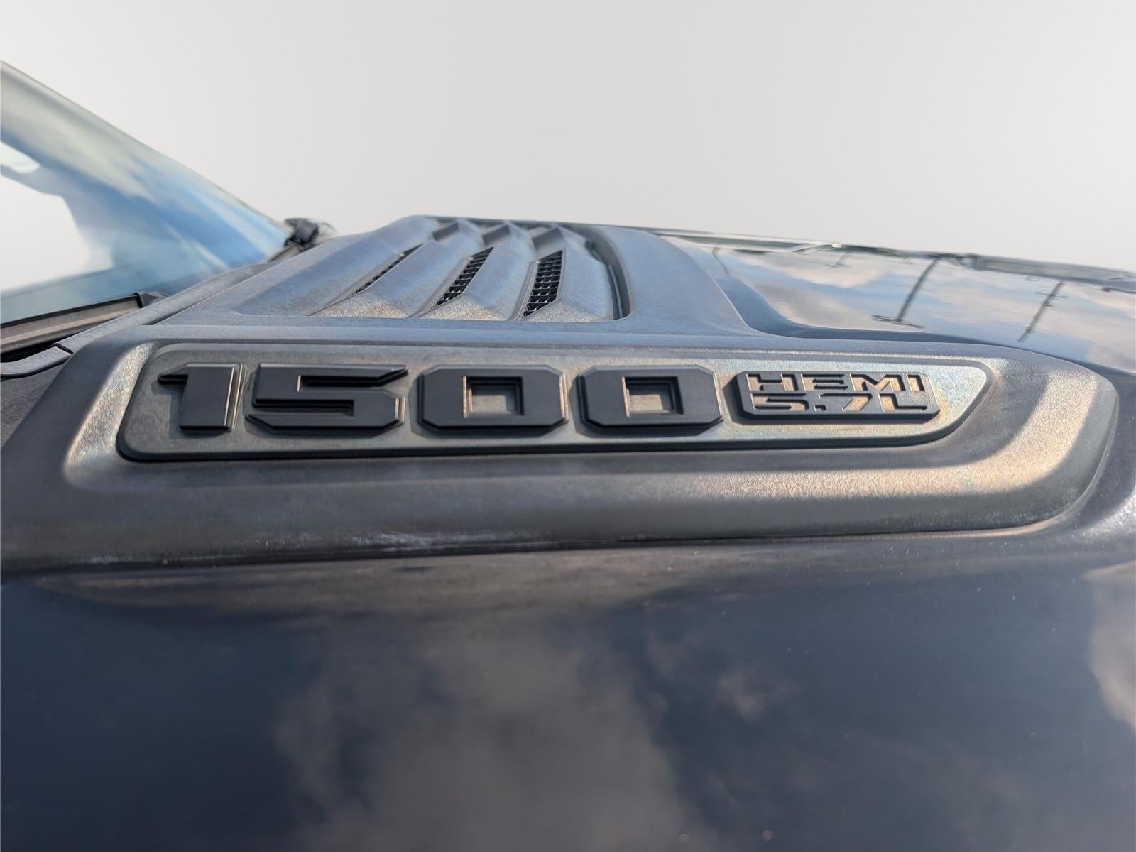 Used 2019 RAM 1500 Laramie AWD/4WD image 12