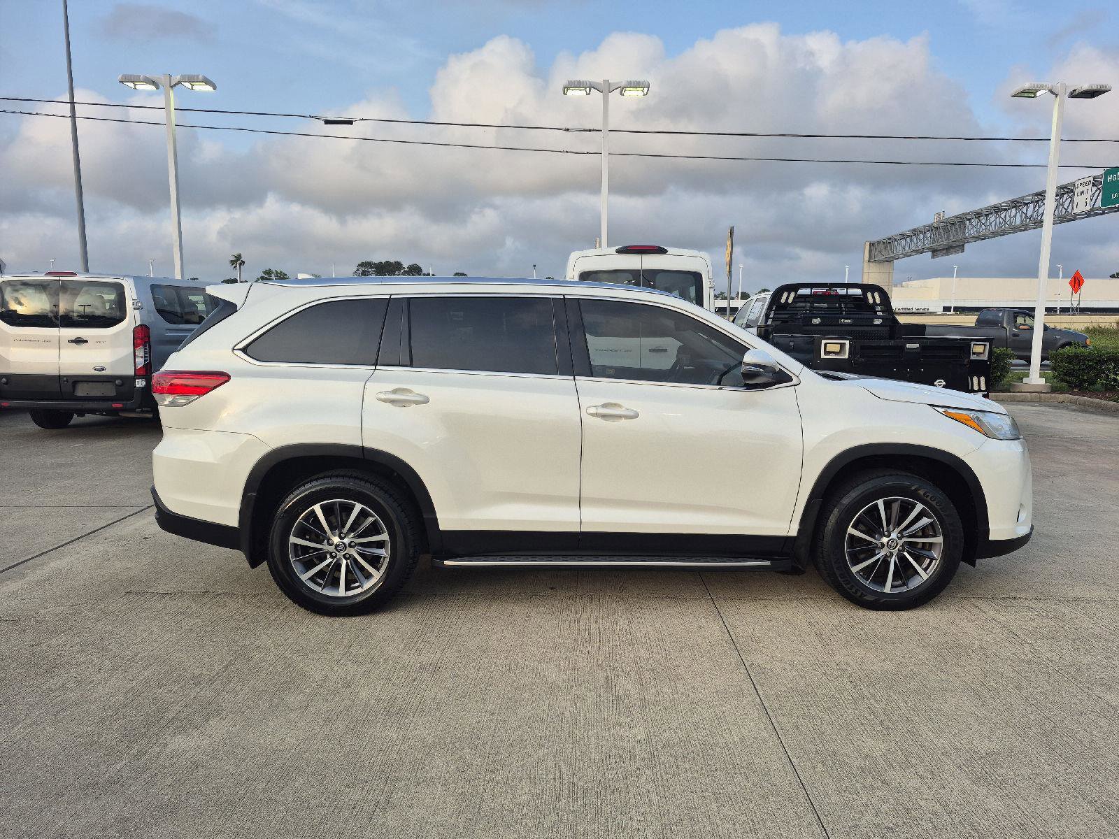 Used 2019 Toyota Highlander XLE FWD image 15