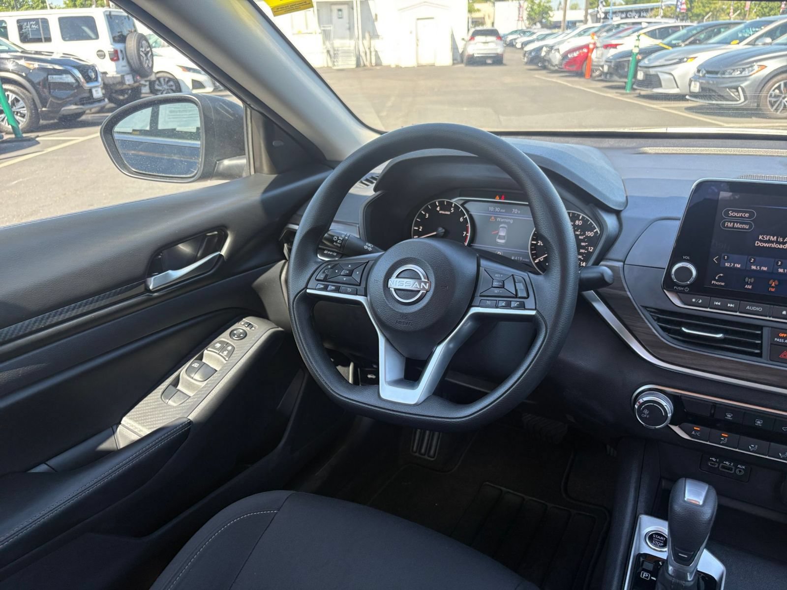 Used 2025 Nissan Altima 2.5 SV FWD image 35