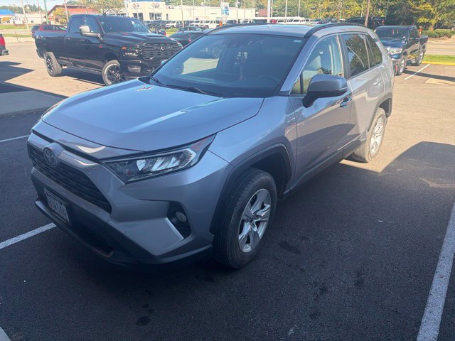 Used 2020 Toyota RAV4 XLE w/ Convenience Package AWD/4WD image 4