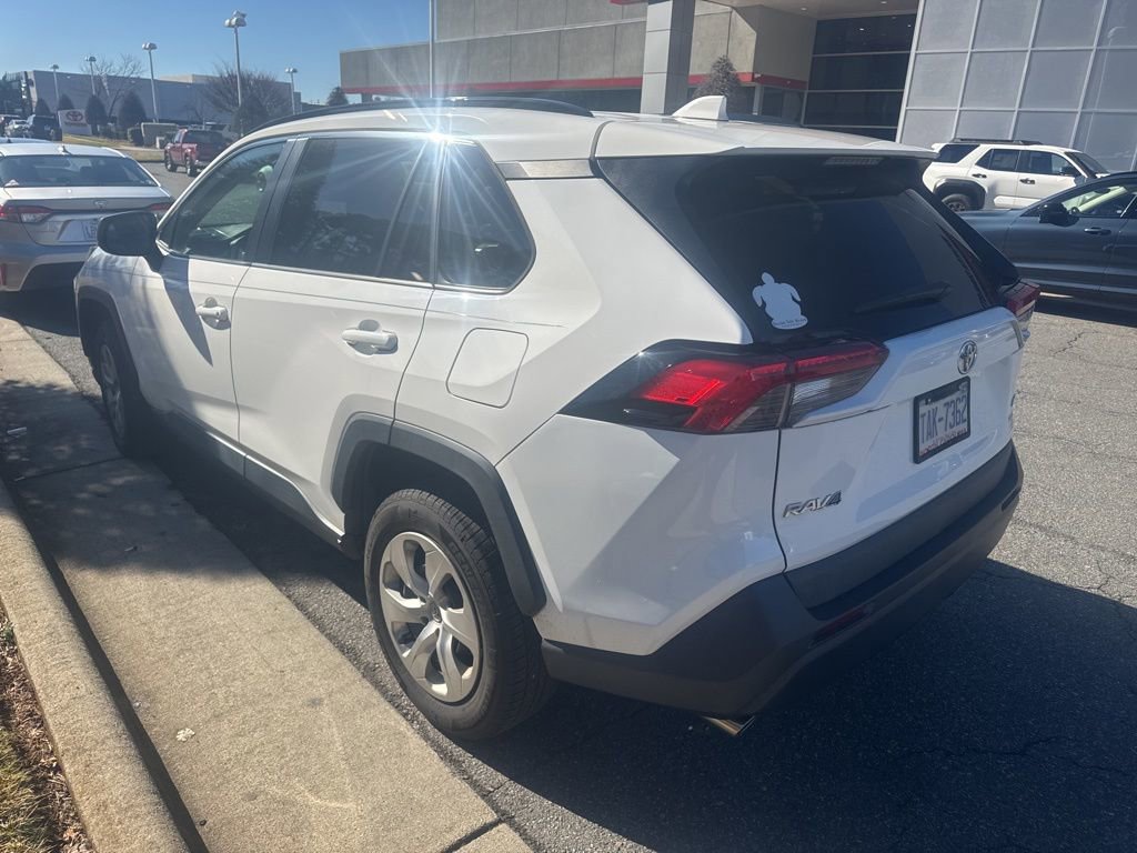 Used 2021 Toyota RAV4 LE image 4