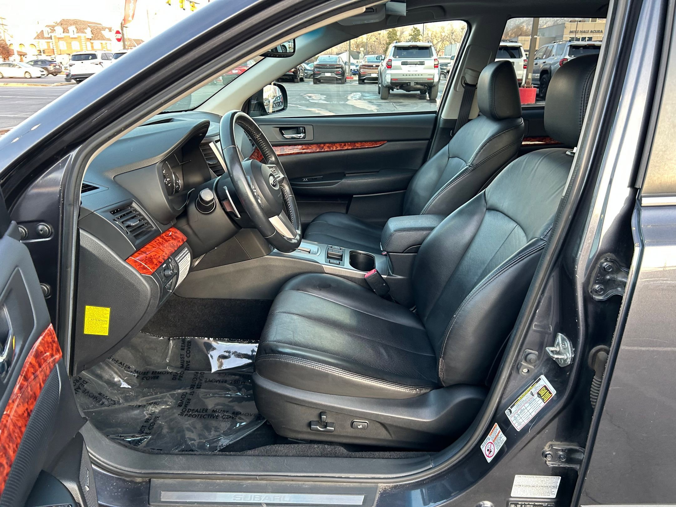 Used 2011 Subaru Outback 2.5i Limited image 11