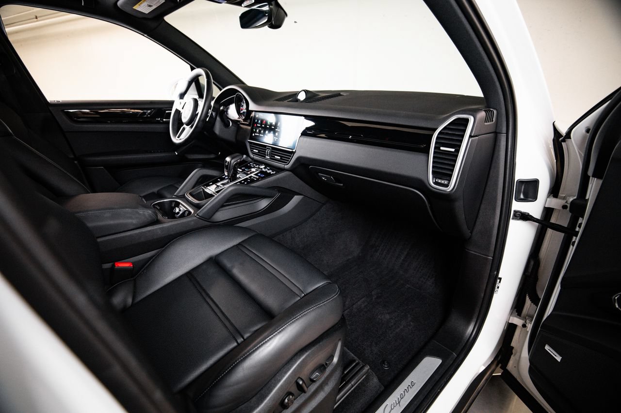 Certified 2023 Porsche Cayenne AWD/4WD image 28
