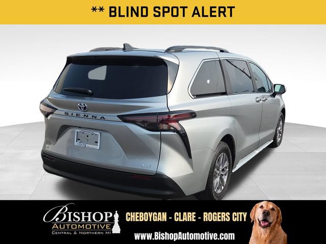 Used 2025 Toyota Sienna XLE FWD image 13