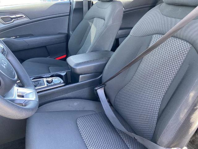 Used 2025 Kia Sportage LX FWD image 13