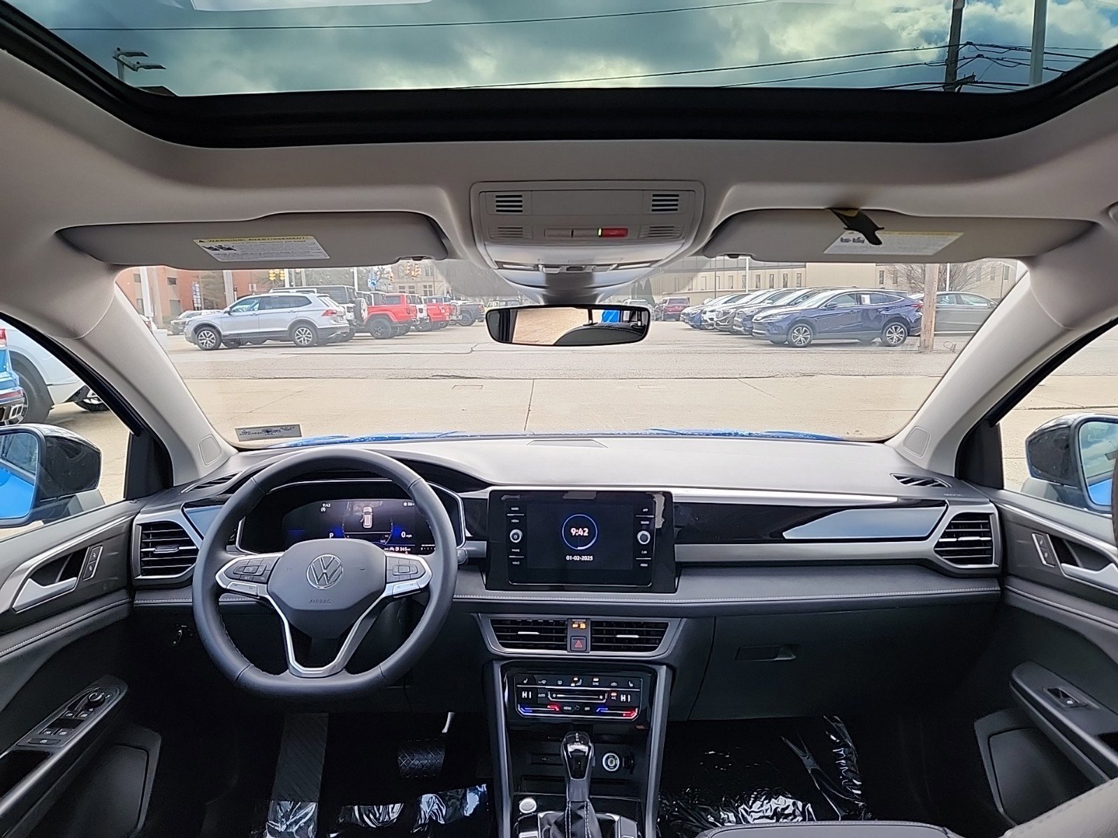 New 2025 Volkswagen Taos SE image 14