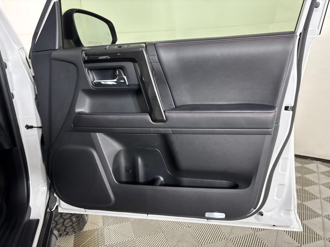 Used 2024 Toyota 4Runner TRD Off-Road Premium w/ Moonroof Package AWD/4WD image 31