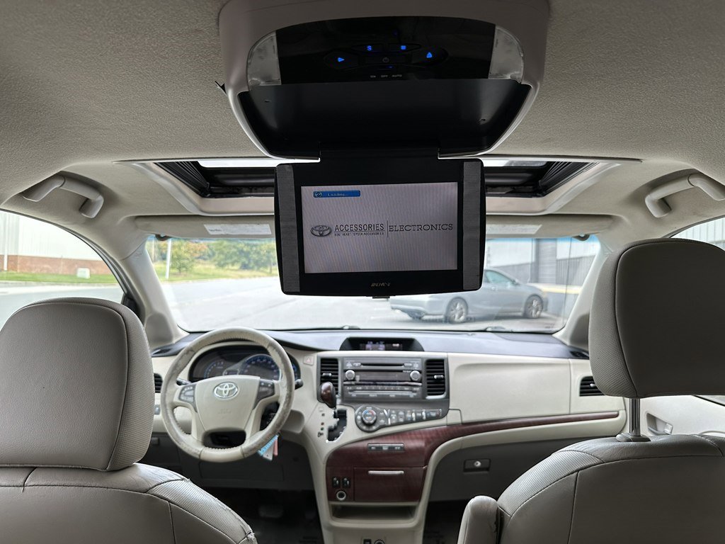 Used 2013 Toyota Sienna XLE image 37