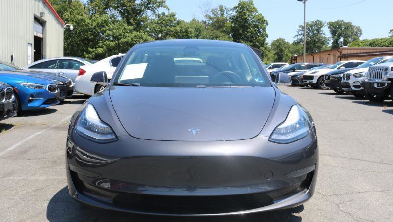 Used 2020 Tesla Model 3 Standard Range RWD image 2