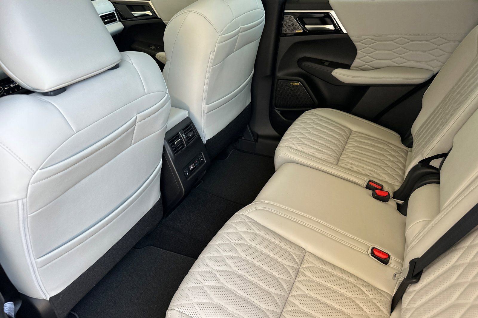 New 2025 Mitsubishi Outlander SEL image 11