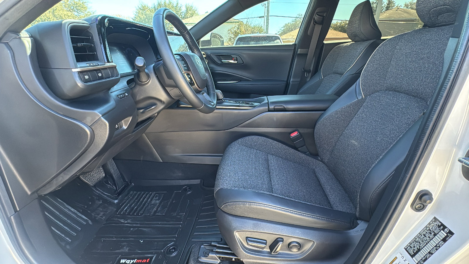 Used 2023 Toyota Crown Limited image 9