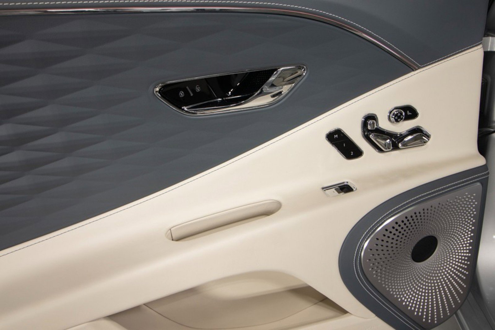 Used 2021 Bentley Flying Spur W12 image 42