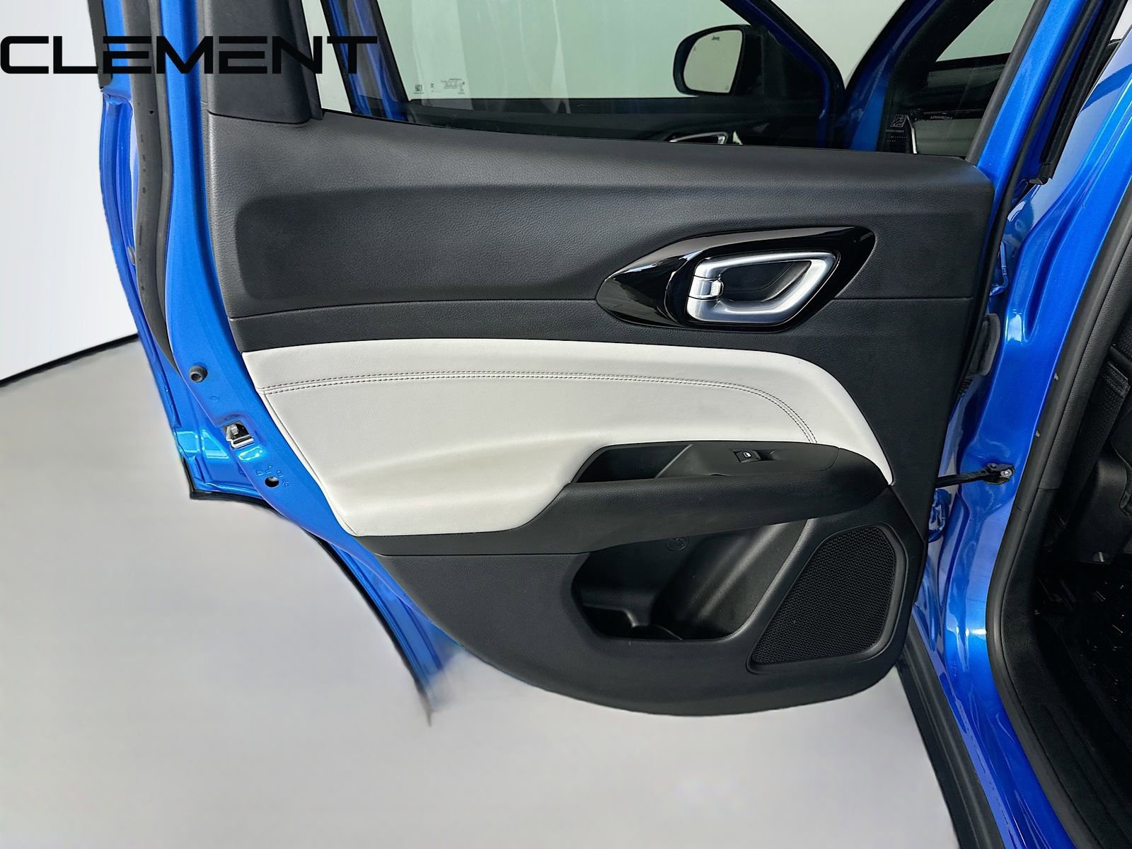 Used 2023 Jeep Compass Limited image 29