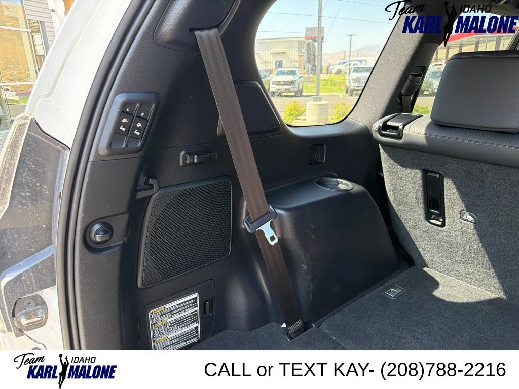 Used 2023 Lexus GX 460 Premium w/ Accessory Package AWD/4WD image 9