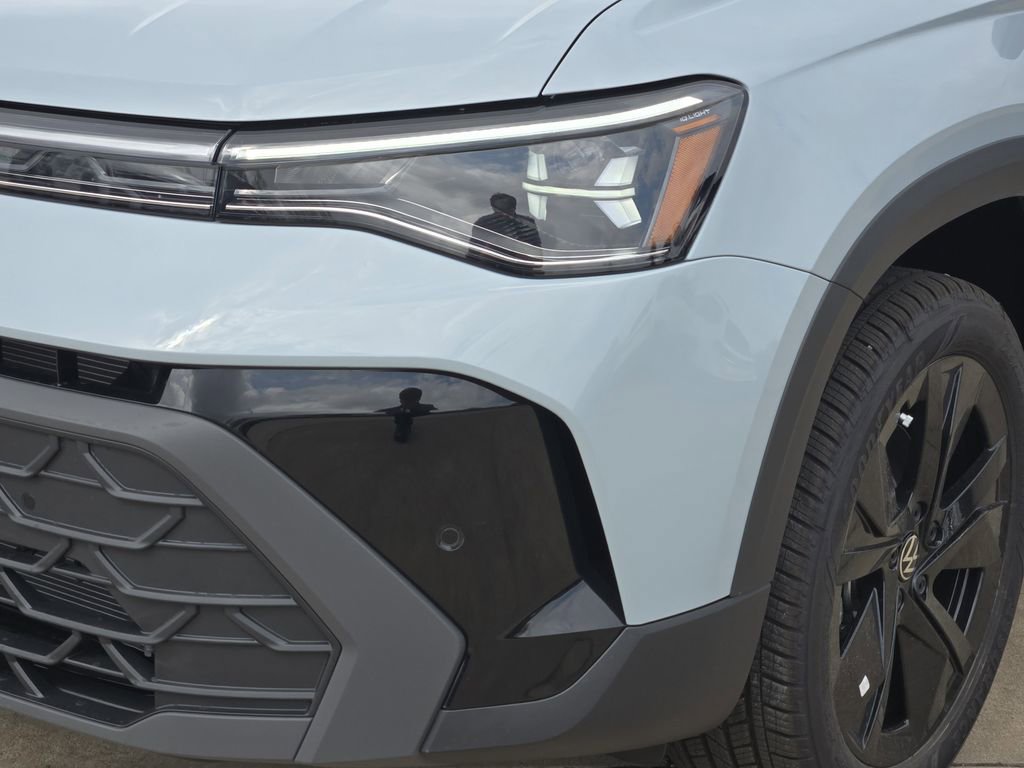 New 2026 Volkswagen Taos SE image 6