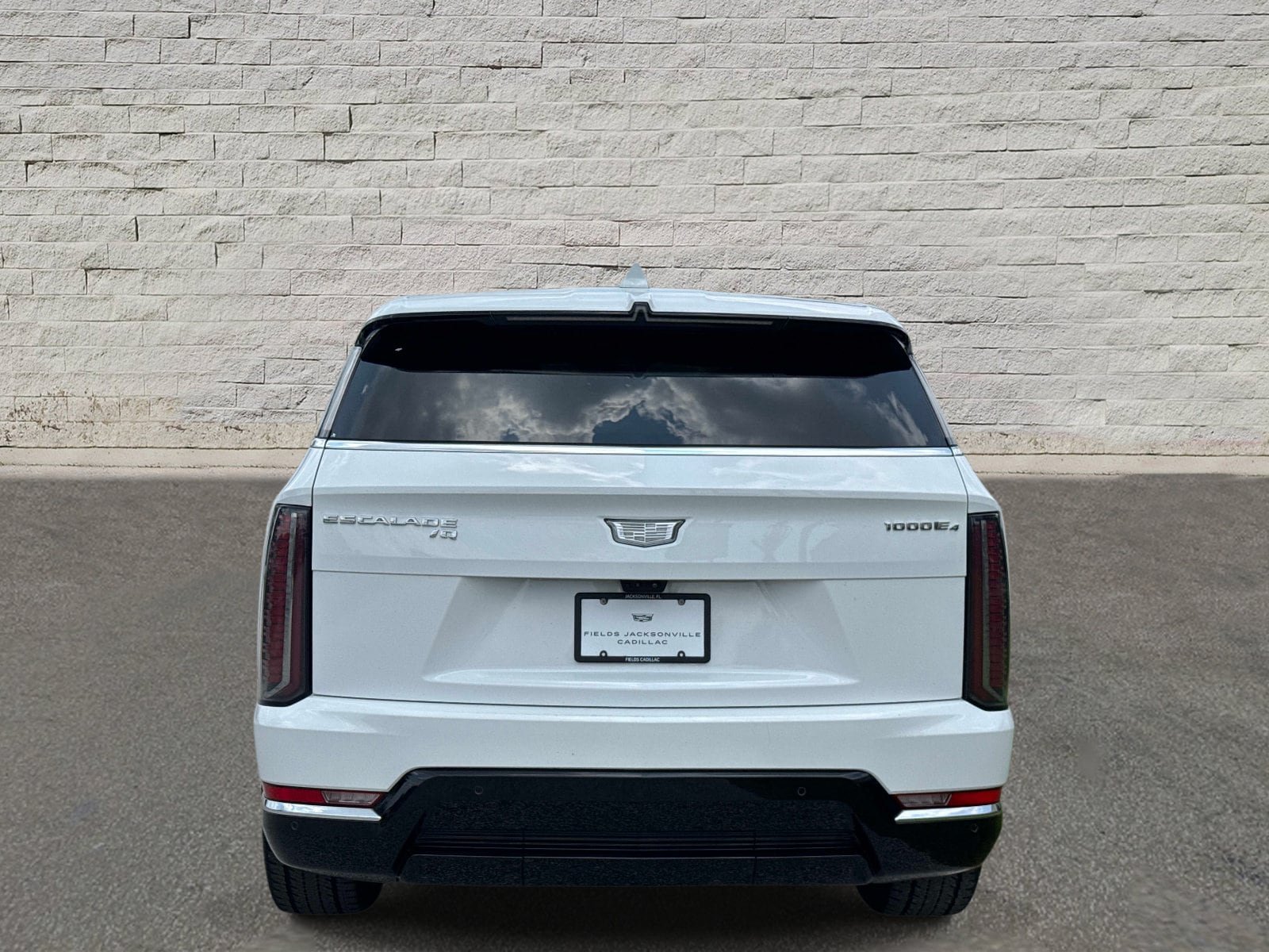 Certified 2025 Cadillac Escalade IQ Luxury 2 w/ LPO, Premium Carpet Package AWD/4WD image 4