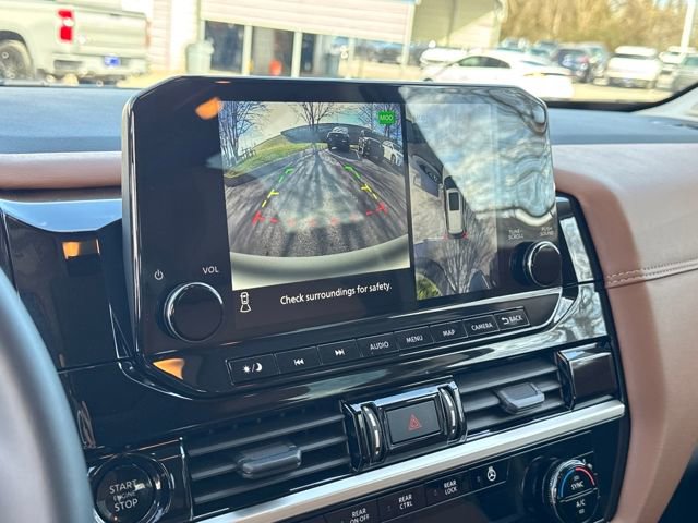 Used 2025 Nissan Pathfinder Platinum w/ Black Appearance Package image 21