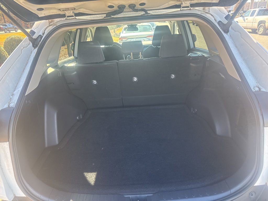 Used 2021 Toyota RAV4 LE image 9
