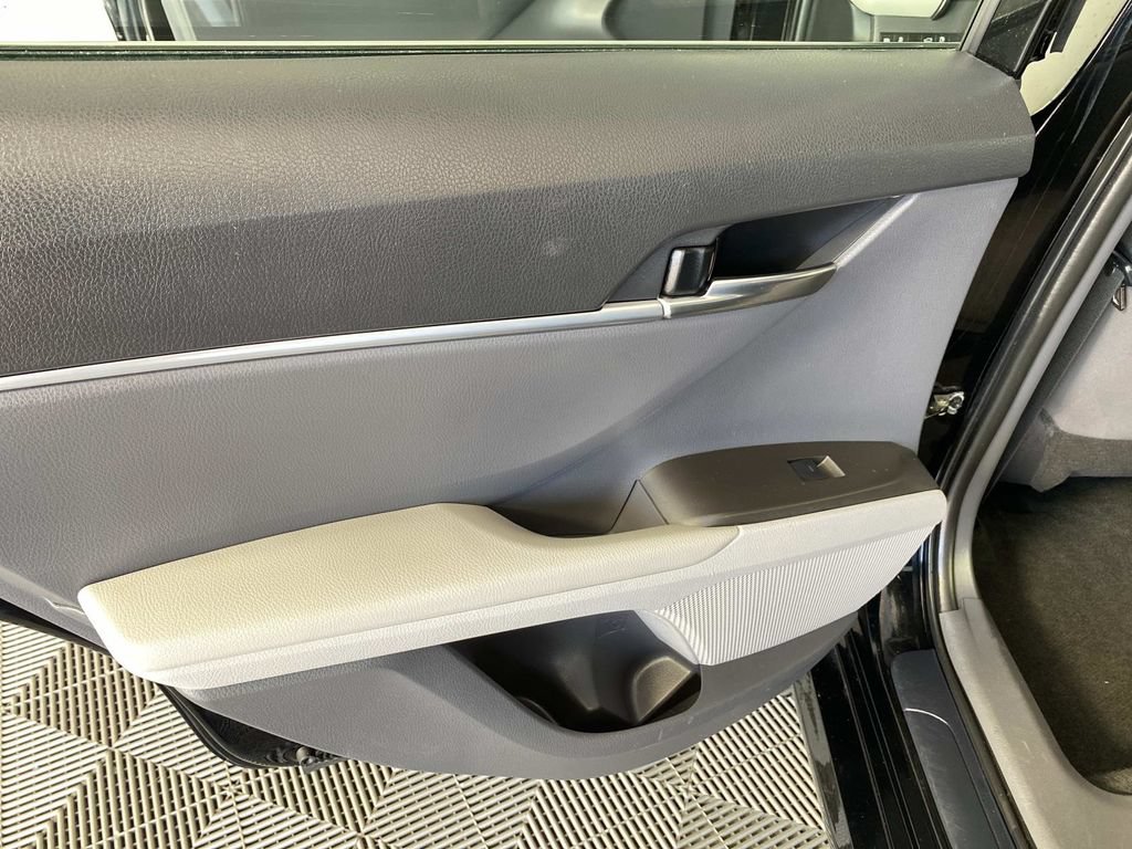Used 2022 Toyota Camry LE AWD/4WD image 24
