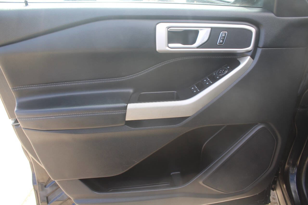 Used 2022 Ford Explorer XLT image 19