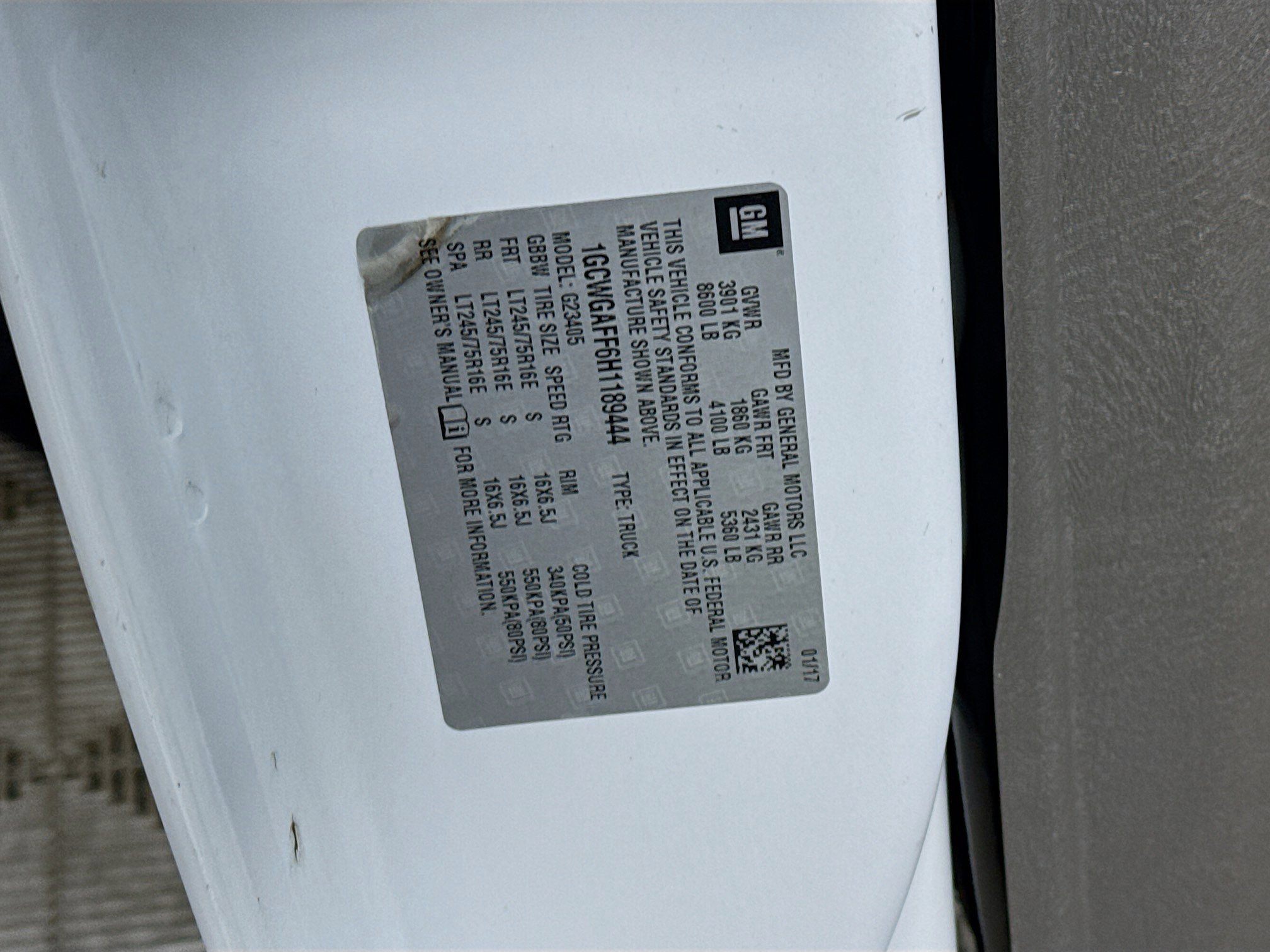 Used 2017 Chevrolet Express 2500 image 34