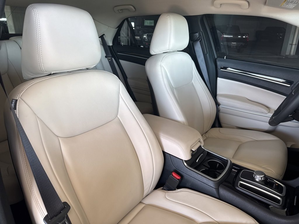 Used 2023 Chrysler 300 Touring L image 12