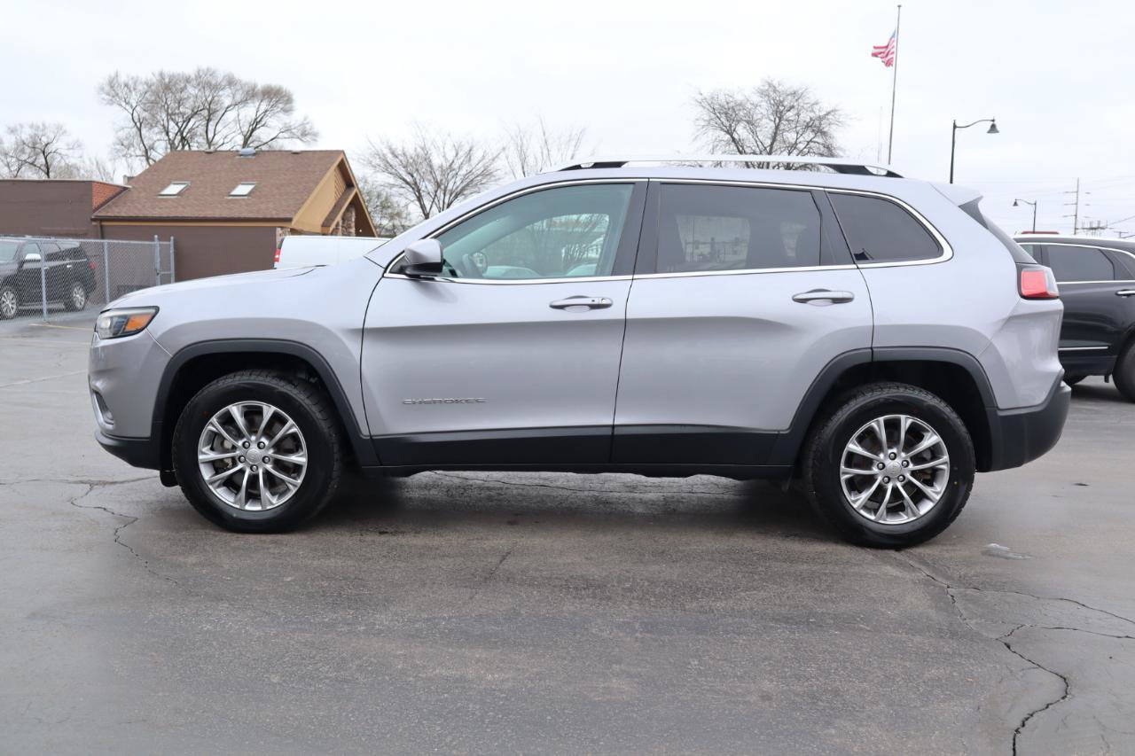 Used 2019 Jeep Cherokee Latitude Plus w/ Cold Weather Group AWD/4WD image 2