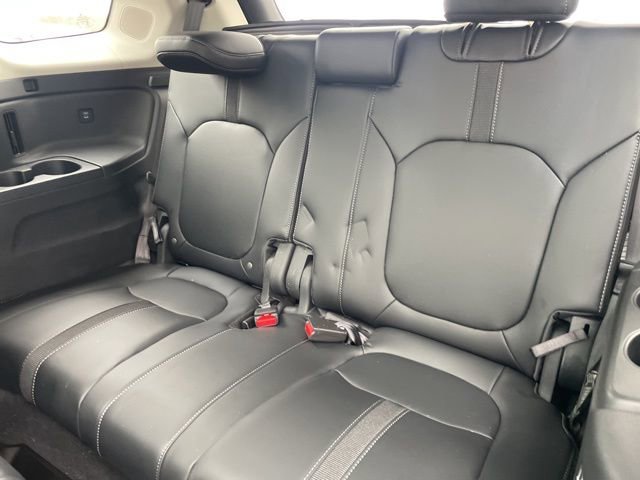 Used 2025 Honda Pilot Touring image 12