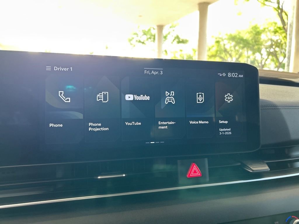 Used 2025 Kia Carnival EX image 11