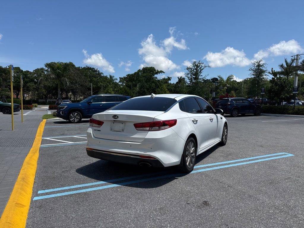 Used 2018 Kia Optima LX w/ 17" Alloy Wheels Package FWD image 5