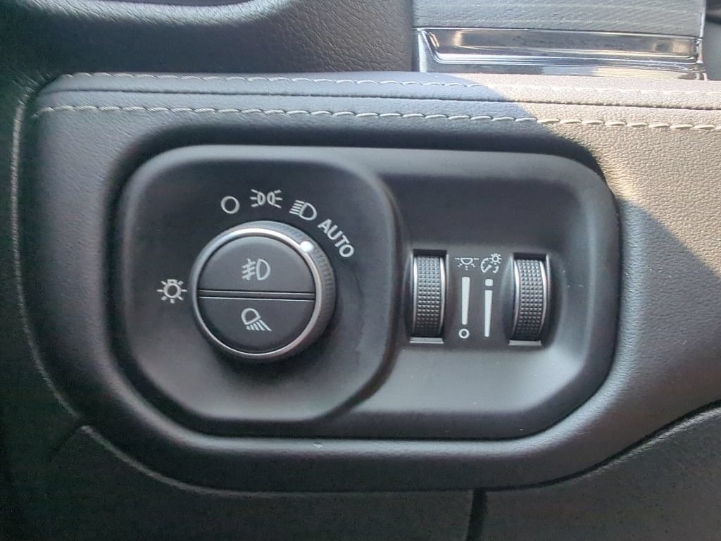 Used 2022 RAM 1500 Limited w/ Body Color Bumper Group AWD/4WD image 35
