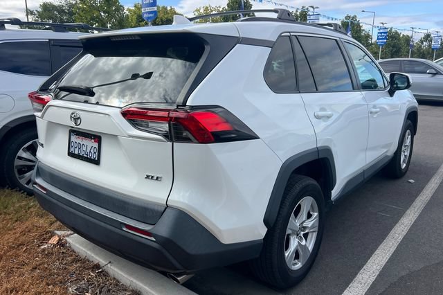 Used 2019 Toyota RAV4 XLE w/ Convenience Package FWD image 7