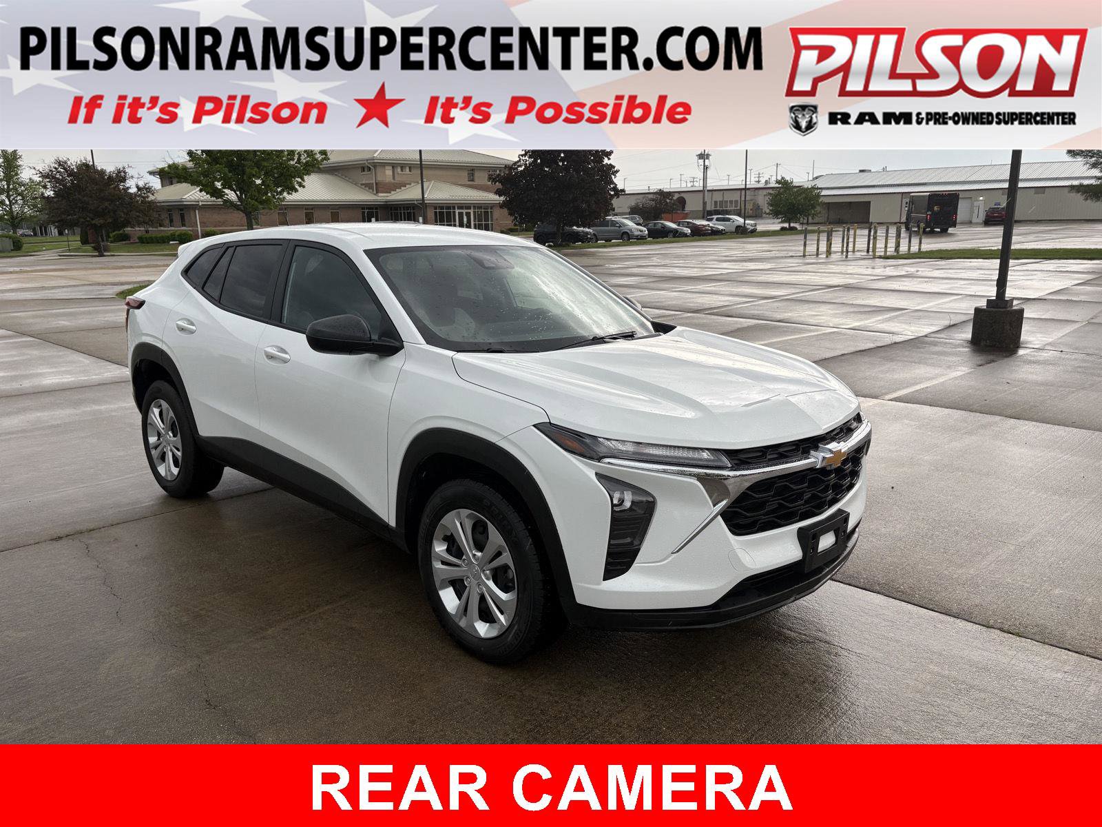 Used 2025 Chevrolet Trax LS FWD image 1