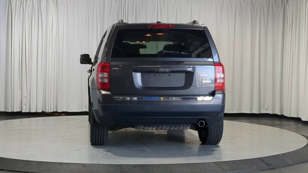 Used 2017 Jeep Patriot High Altitude FWD image 9