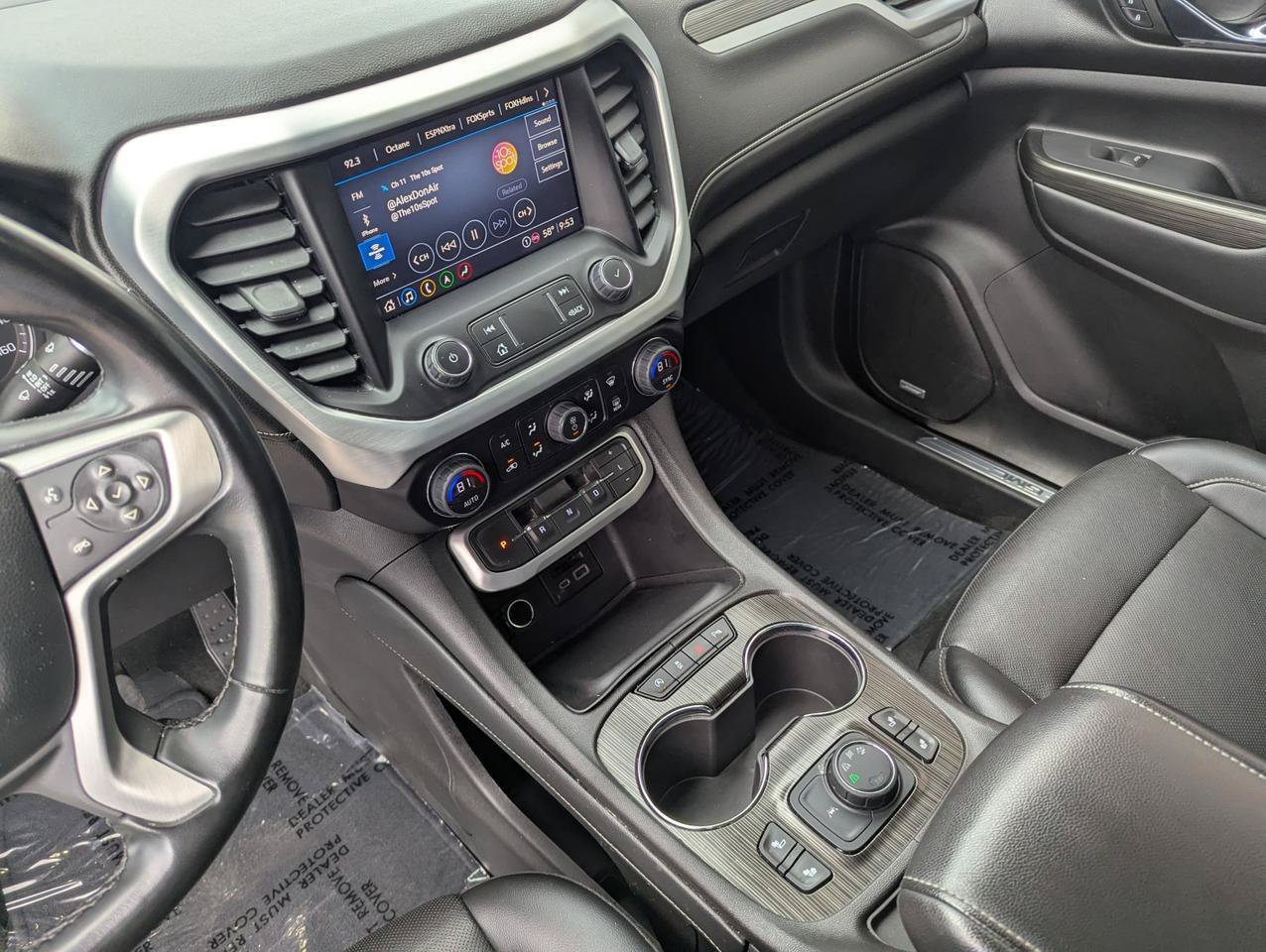 Used 2023 GMC Acadia SLT AWD/4WD image 17