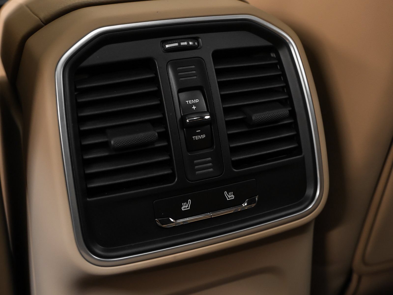Certified 2026 Porsche Macan AWD/4WD image 38