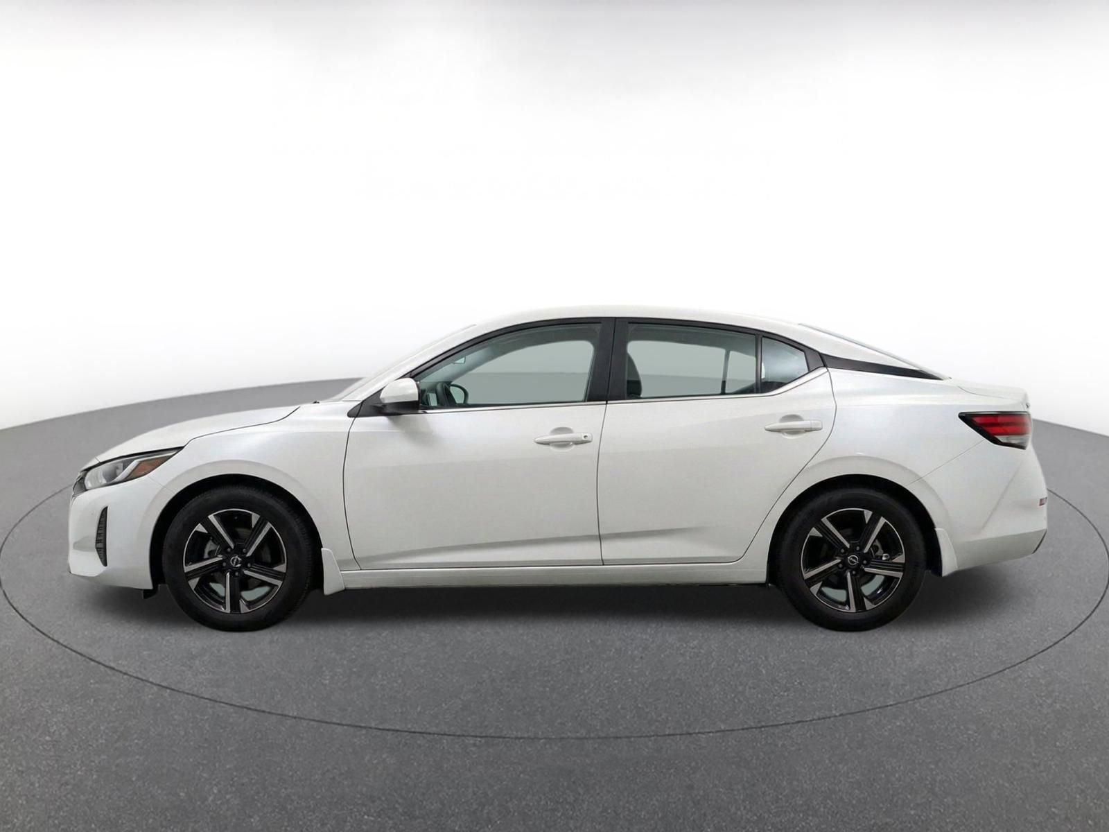 Used 2025 Nissan Sentra SV FWD image 4