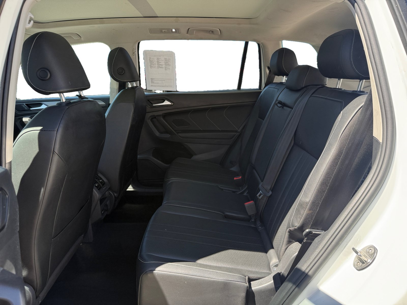 Used 2022 Volkswagen Tiguan SE w/ Panoramic Sunroof Package AWD/4WD image 16