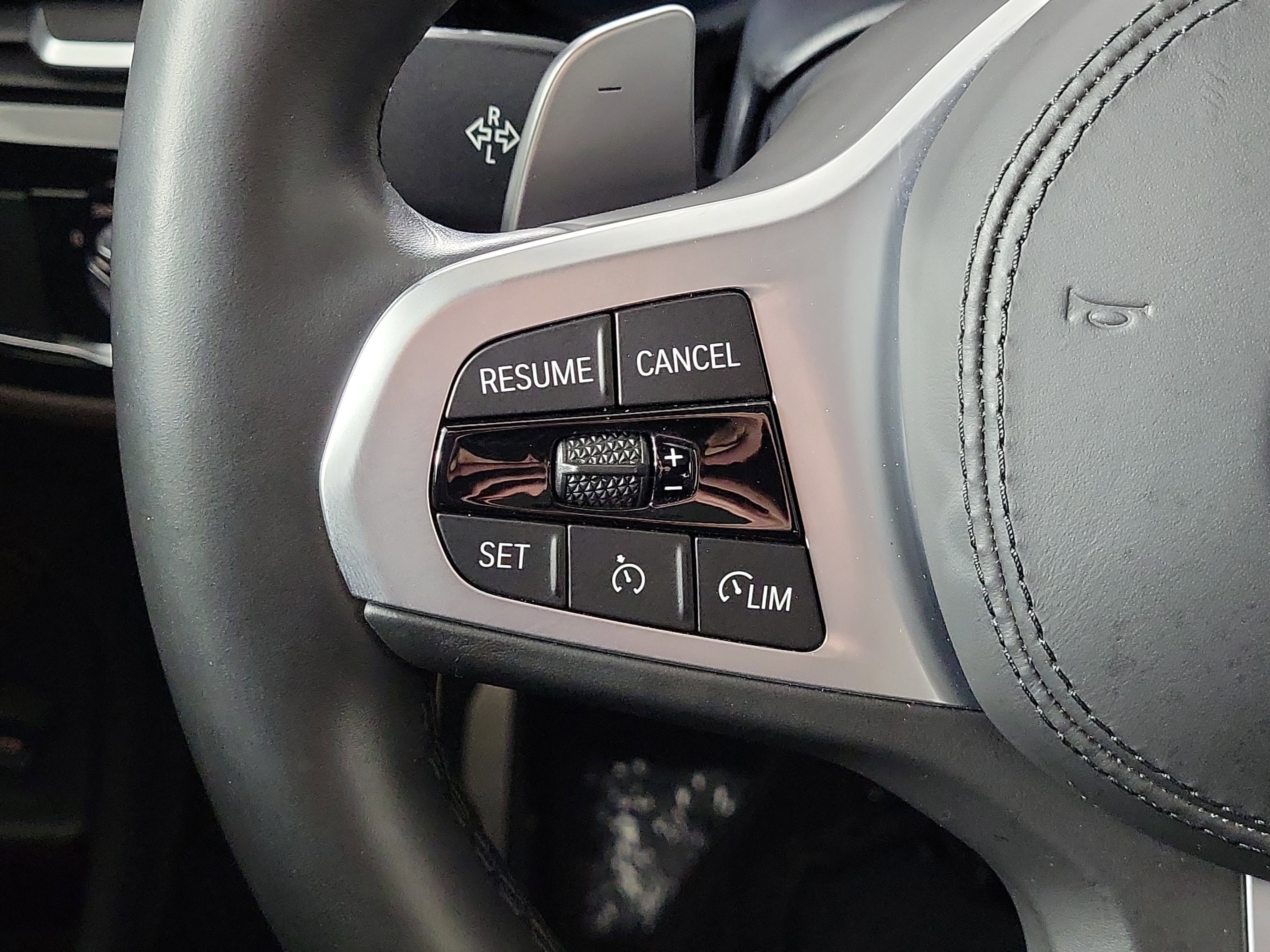 Used 2022 BMW M550i xDrive w/ Dynamic Handling Package image 13