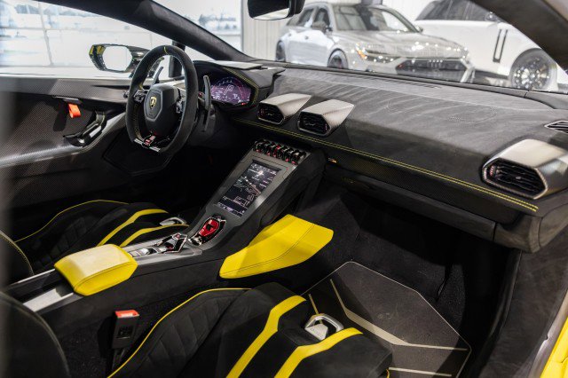 Used 2022 Lamborghini Huracan STO image 22