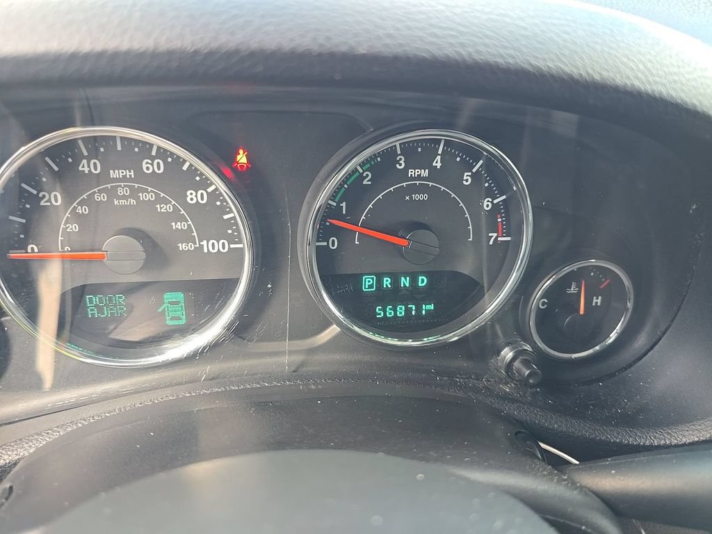 Used 2015 Jeep Wrangler Unlimited Sahara w/ Connectivity Group AWD/4WD image 2