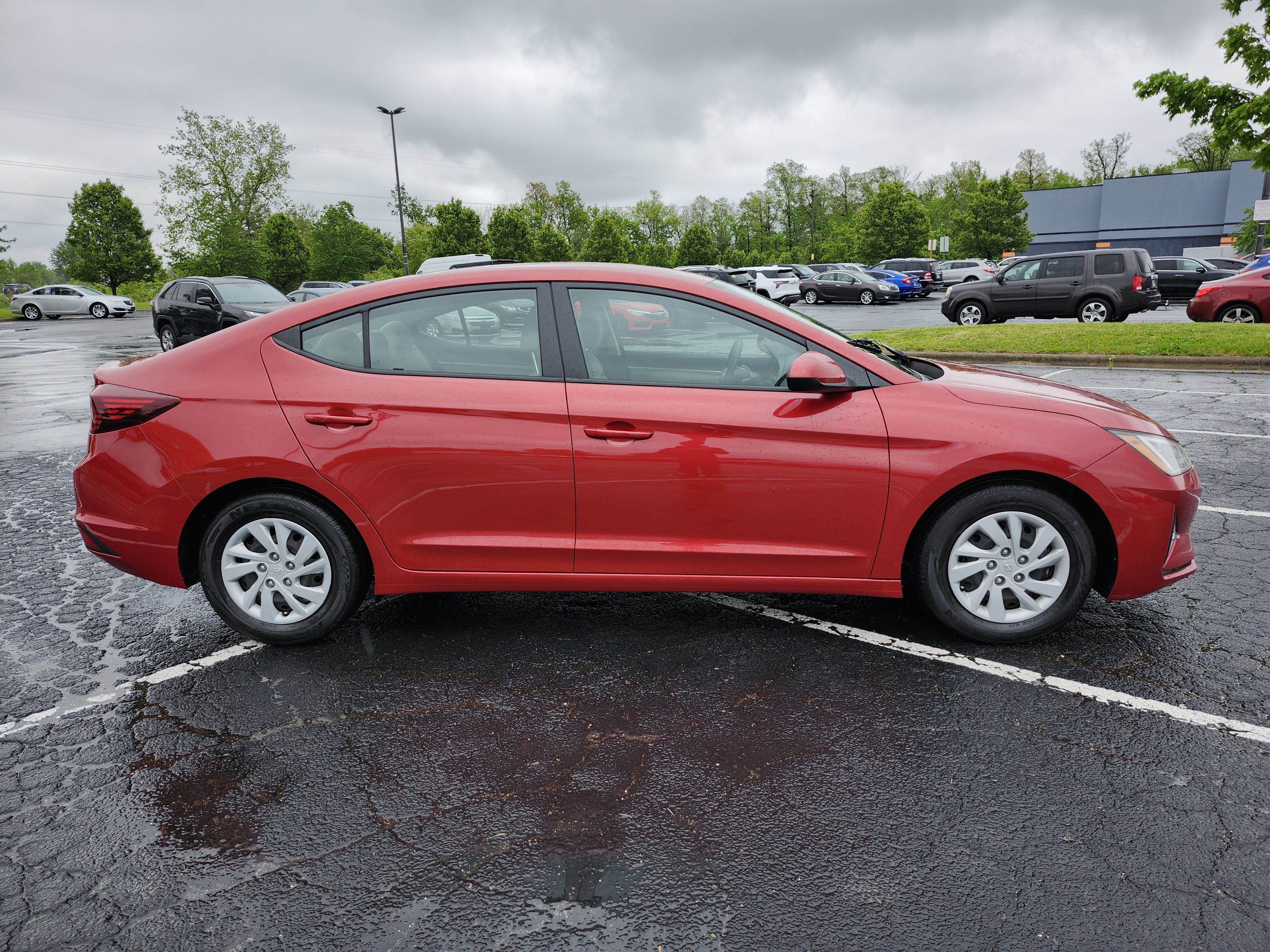 Used 2020 Hyundai Elantra SE FWD image 17